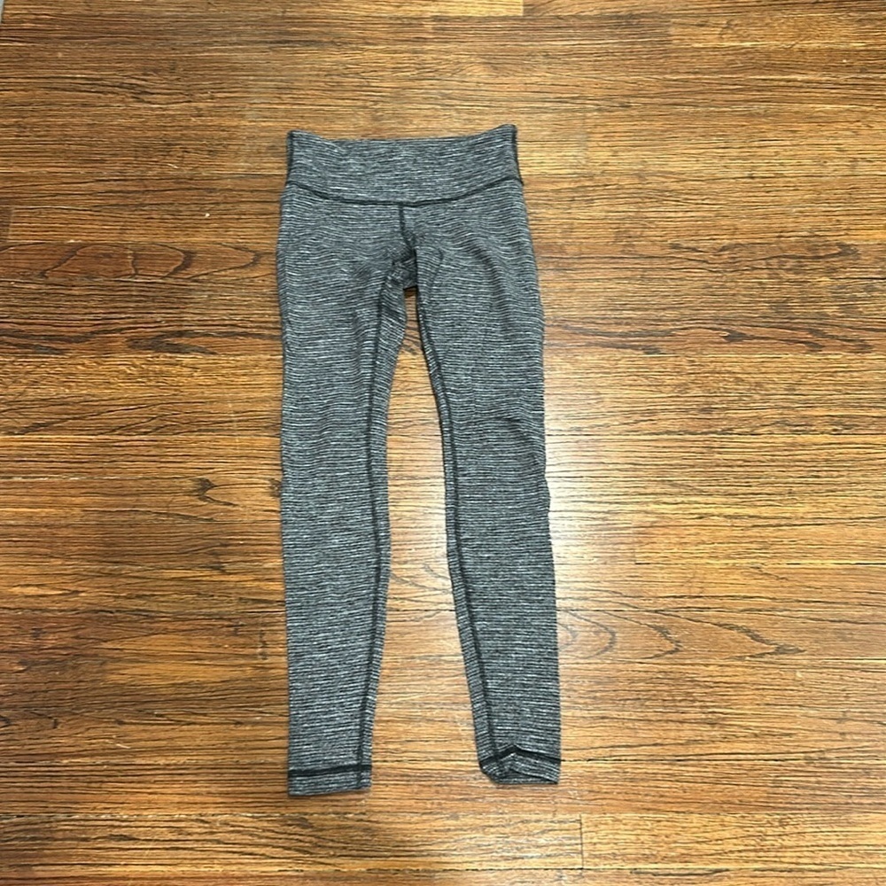 Lululemon Knit Heathered Grey/Black Wunder Under Leggings